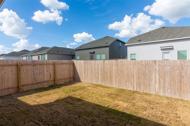 153 Starpacker LN, Jarrell, TX 76537