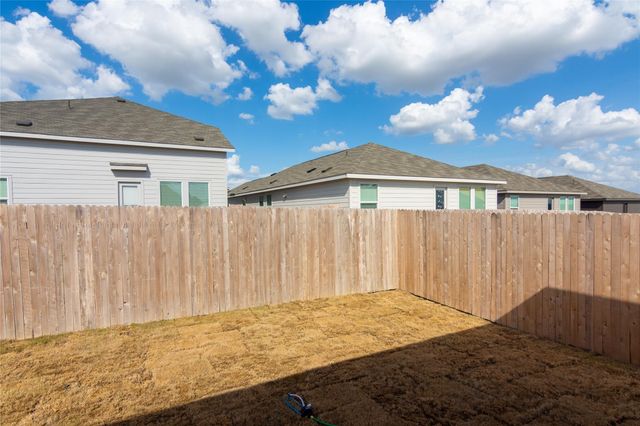 153 Starpacker LN, Jarrell, TX 76537