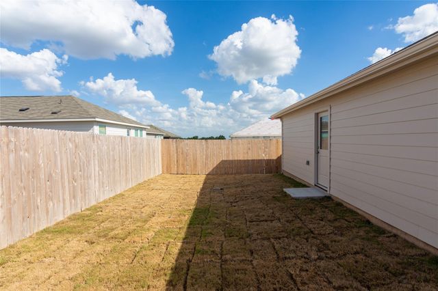 153 Starpacker LN, Jarrell, TX 76537
