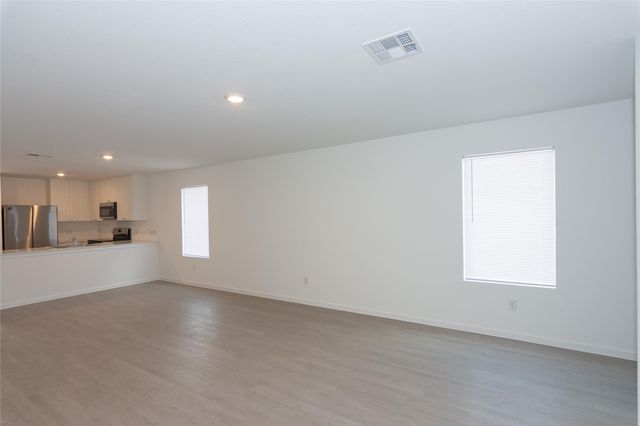 153 Starpacker LN, Jarrell, TX 76537