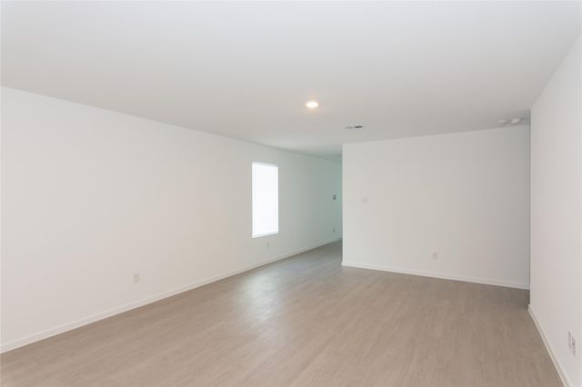 153 Starpacker LN, Jarrell, TX 76537