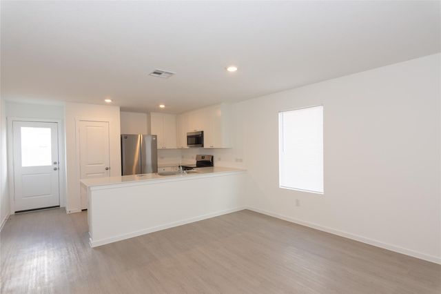 153 Starpacker LN, Jarrell, TX 76537