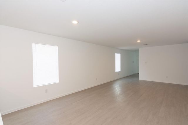 153 Starpacker LN, Jarrell, TX 76537