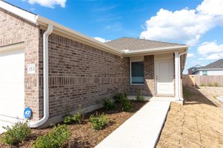 153 Starpacker LN, Jarrell, TX 76537