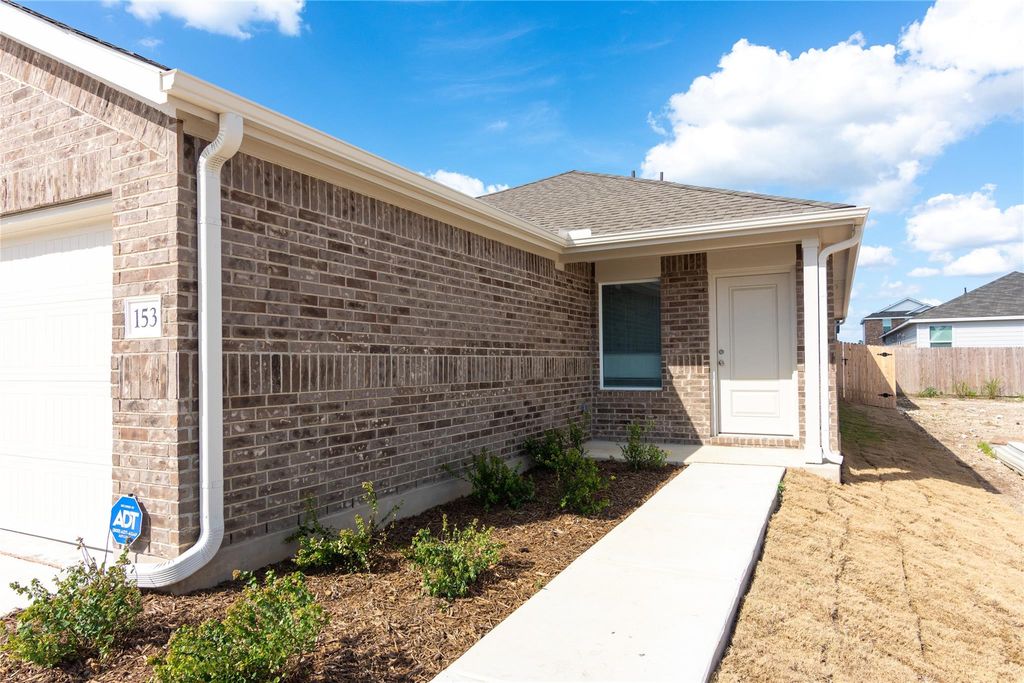 153 Starpacker LN, Jarrell, TX 76537