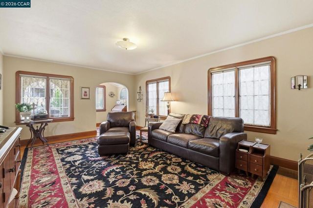 1225 Ulfinian Way, Martinez, CA 94553