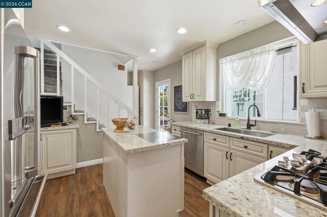 1225 Ulfinian Way, Martinez, CA 94553