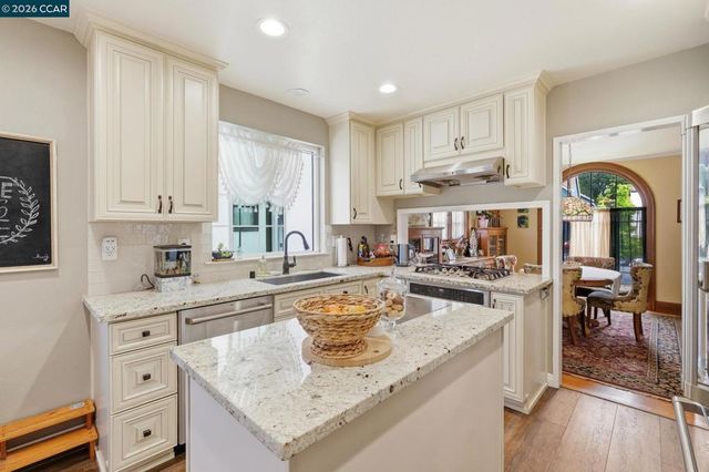 1225 Ulfinian Way, Martinez, CA 94553