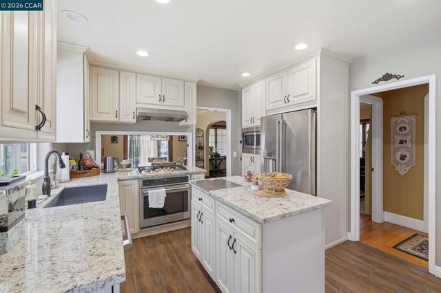 1225 Ulfinian Way, Martinez, CA 94553