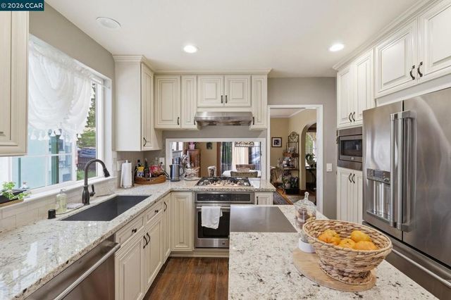 1225 Ulfinian Way, Martinez, CA 94553