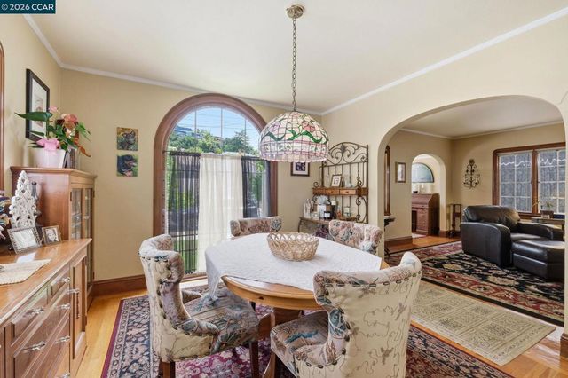 1225 Ulfinian Way, Martinez, CA 94553