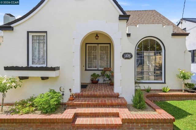 1225 Ulfinian Way, Martinez, CA 94553