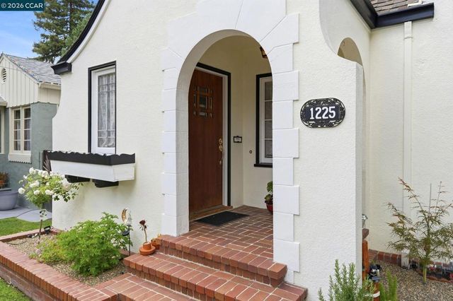 1225 Ulfinian Way, Martinez, CA 94553