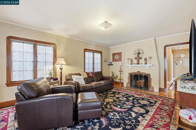1225 Ulfinian Way, Martinez, CA 94553