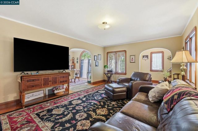 1225 Ulfinian Way, Martinez, CA 94553