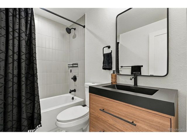 2076 S Yates St, Denver, CO 80219