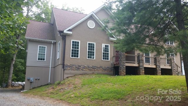 31 Reeds Creek Road, Fairview, NC 28730