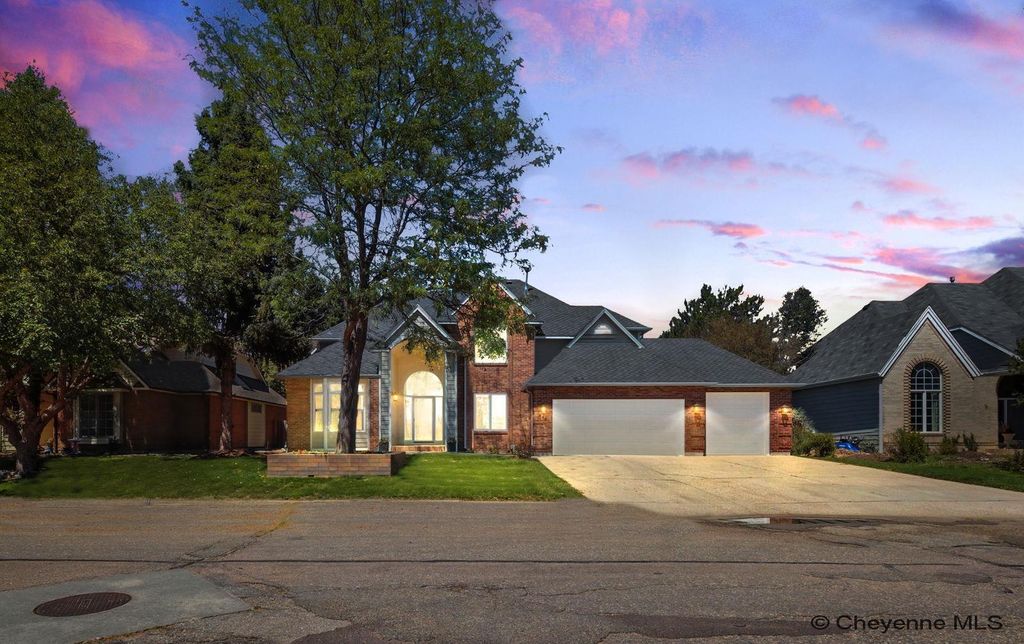 618 OAKHURST DR, Cheyenne, WY 82009