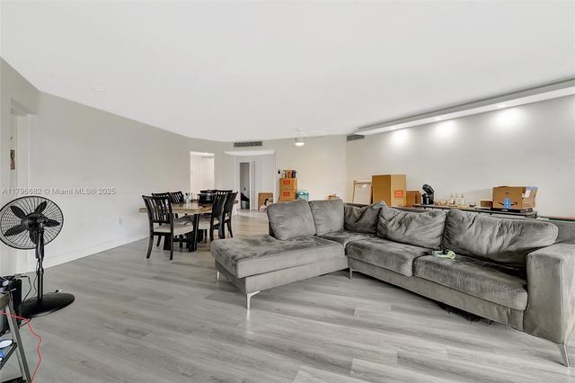 1301 NE 191st St F417, Miami, FL 33179