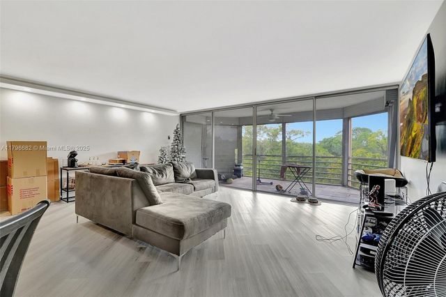 1301 NE 191st St F417, Miami, FL 33179