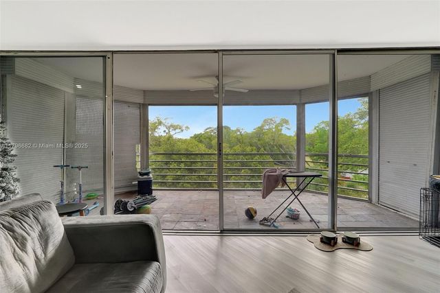 1301 NE 191st St F417, Miami, FL 33179