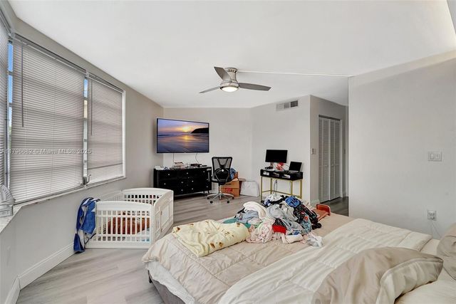 1301 NE 191st St F417, Miami, FL 33179