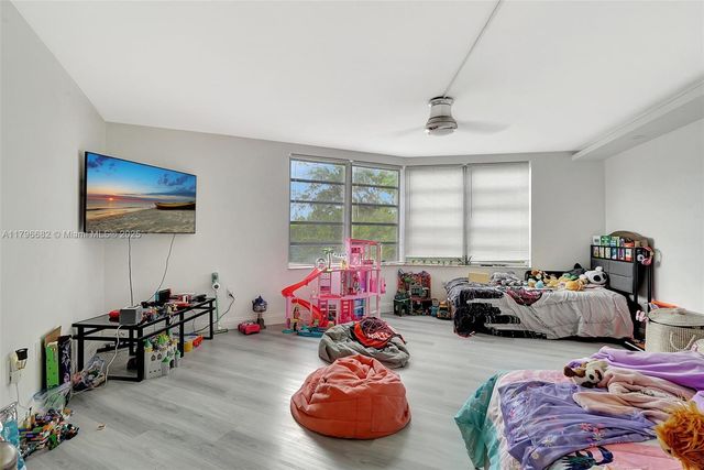 1301 NE 191st St F417, Miami, FL 33179