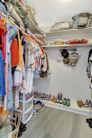 1301 NE 191st St F417, Miami, FL 33179