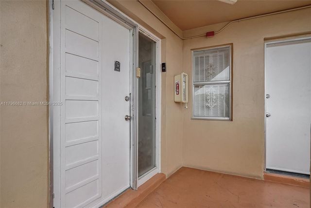 1301 NE 191st St F417, Miami, FL 33179