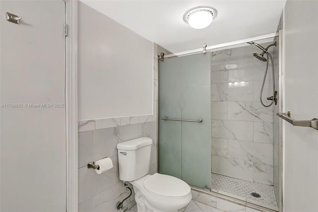 1301 NE 191st St F417, Miami, FL 33179