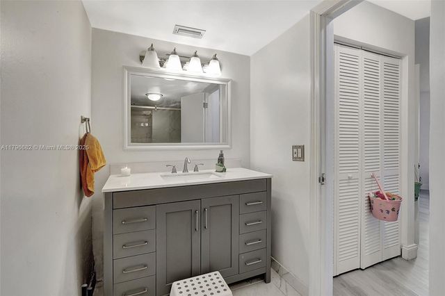 1301 NE 191st St F417, Miami, FL 33179