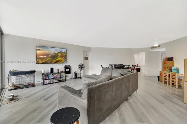 1301 NE 191st St F417, Miami, FL 33179