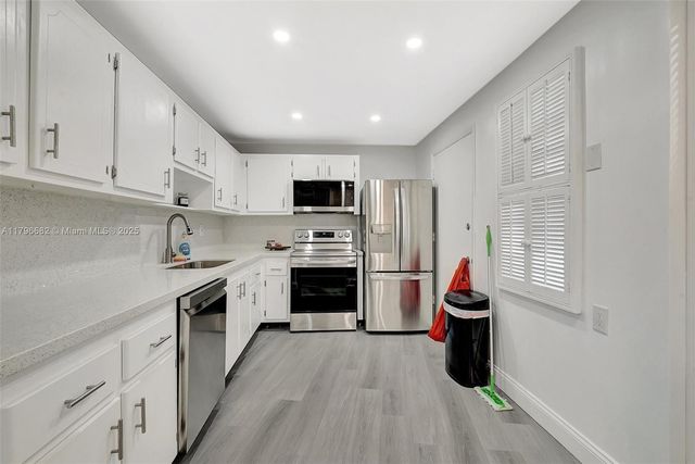 1301 NE 191st St F417, Miami, FL 33179