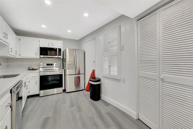 1301 NE 191st St F417, Miami, FL 33179