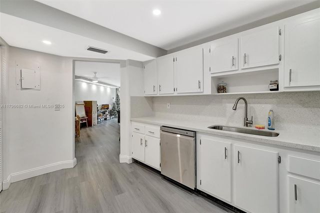 1301 NE 191st St F417, Miami, FL 33179