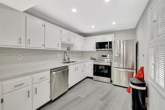 1301 NE 191st St F417, Miami, FL 33179