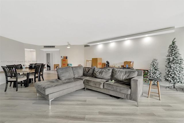 1301 NE 191st St F417, Miami, FL 33179