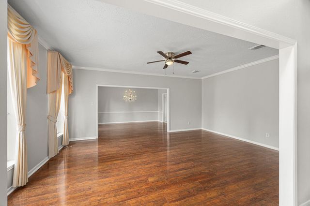 7915 Capri Circle, Houston, TX 77095