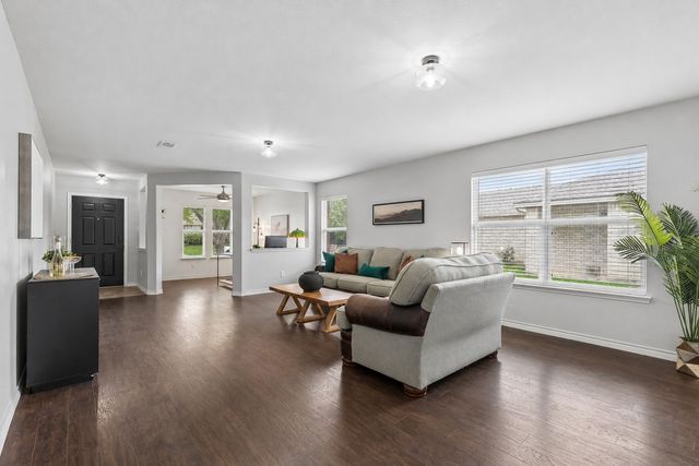 620 Sotogrande Street, Grand Prairie, TX 75051