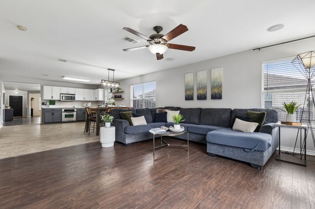 620 Sotogrande Street, Grand Prairie, TX 75051