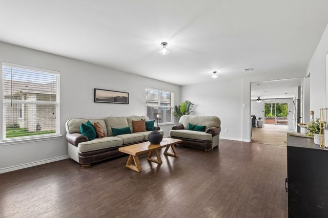 620 Sotogrande Street, Grand Prairie, TX 75051