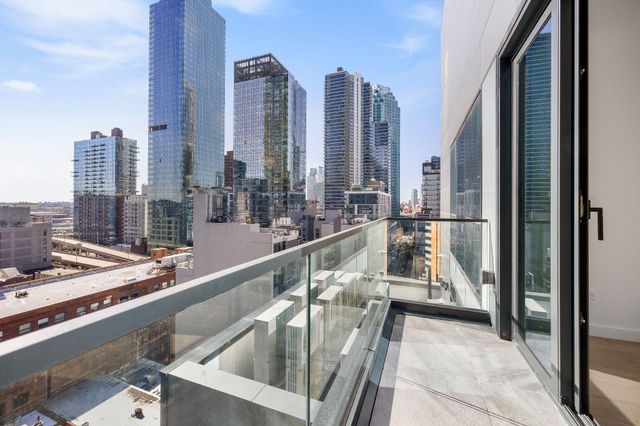 4262 Hunter St Apt 12A, New York City, NY 11101