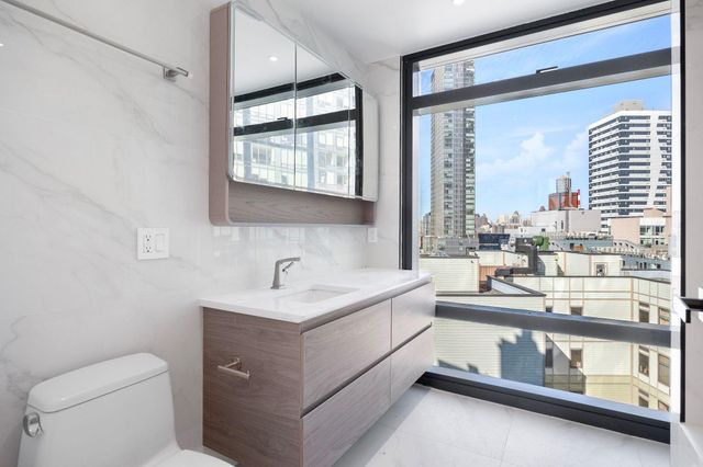 4262 Hunter St Apt 12A, New York City, NY 11101