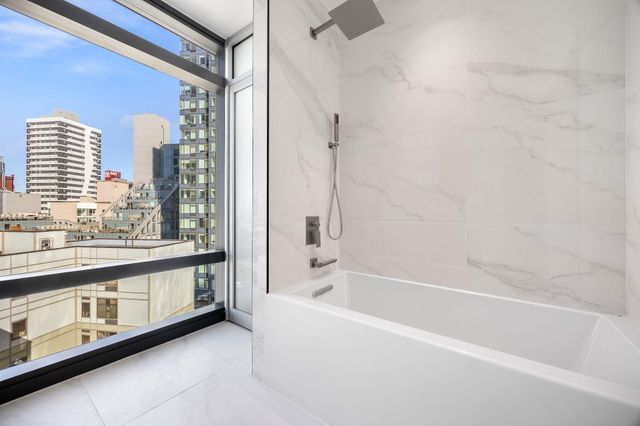 4262 Hunter St Apt 12A, New York City, NY 11101