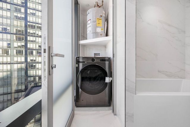 4262 Hunter St Apt 12A, New York City, NY 11101