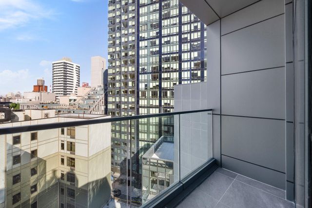 4262 Hunter St Apt 12A, New York City, NY 11101