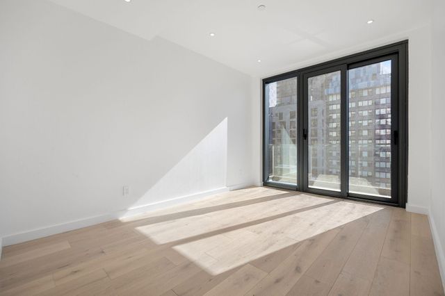 4262 Hunter St Apt 12A, New York City, NY 11101