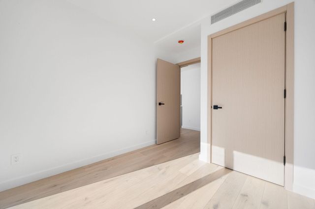 4262 Hunter St Apt 12A, New York City, NY 11101