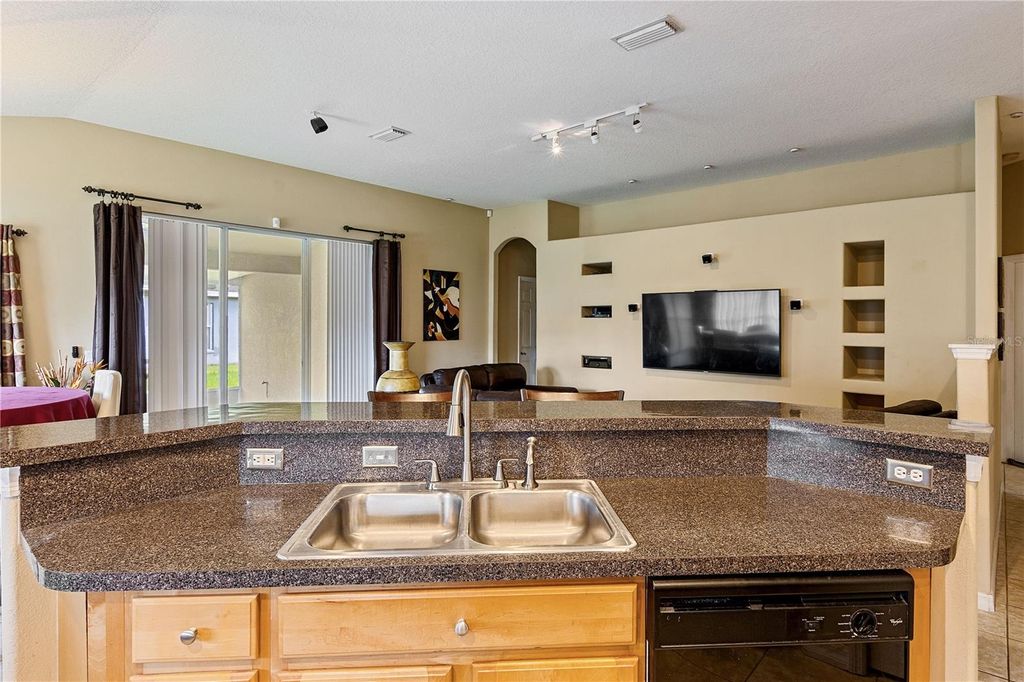 Image 11 of property listing at 4627 WHISPERING WIND AVENUE, Tampa, FL 33614