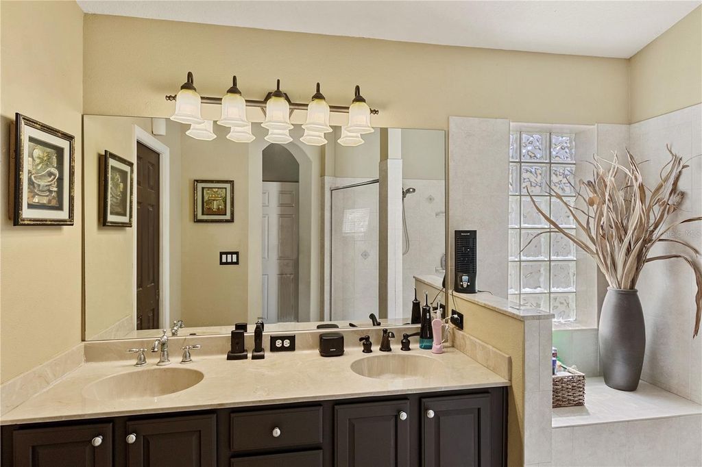 Image 15 of property listing at 4627 WHISPERING WIND AVENUE, Tampa, FL 33614